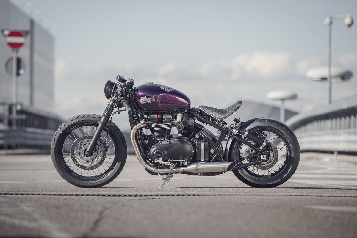 triumph-bobber-hold-on-go-fast-13-of-22