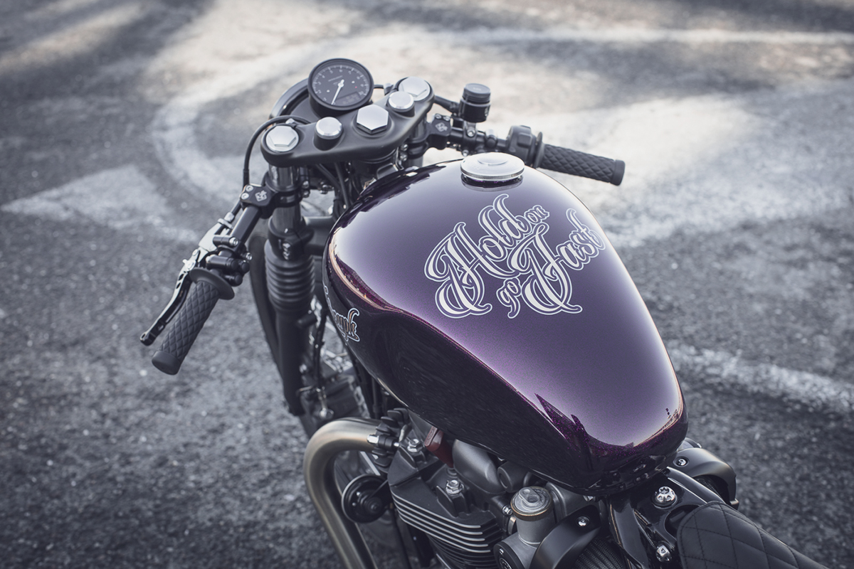 triumph-bobber-hold-on-go-fast-19-of-22