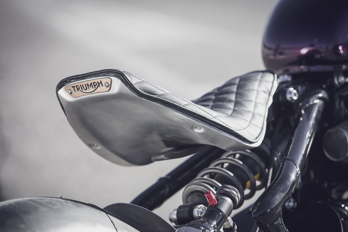 triumph-bobber-hold-on-go-fast-6-of-22