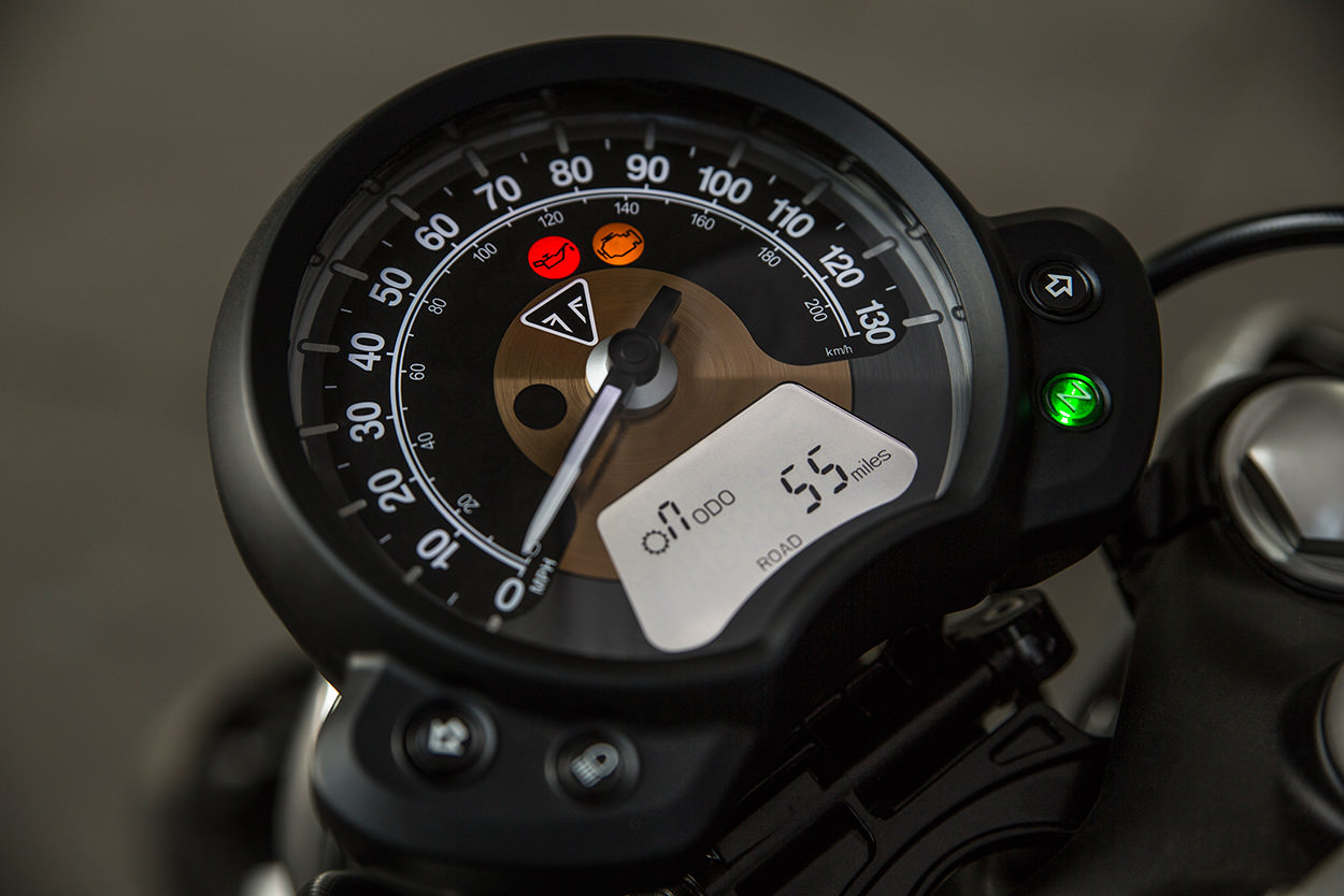 nowy_triumph_bobber_5